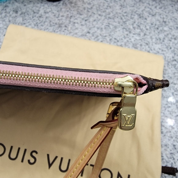 Authentic Louis Vuitton neverful pouch mm - Picture 2 of 5